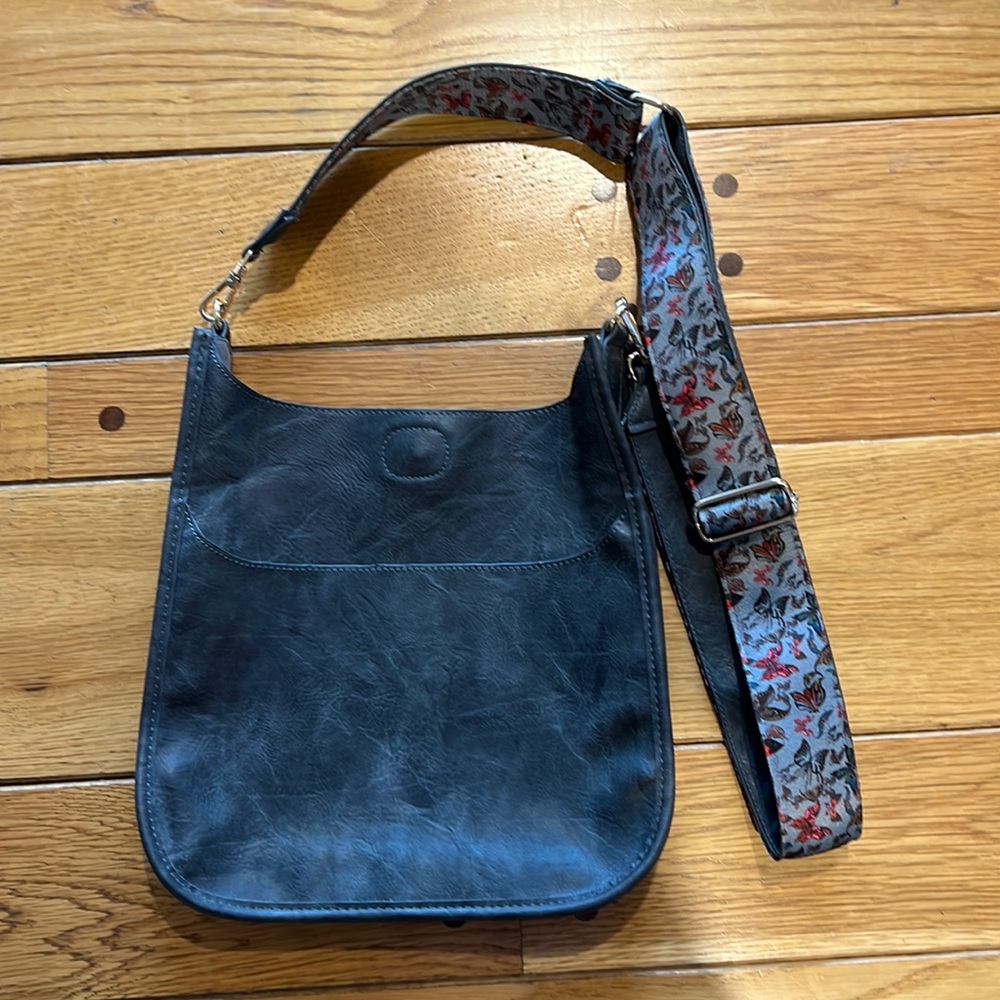 Grey leather crossbody bag. Adjustable, interchangeable strap